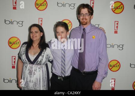 Jackie Libby, Alex Libby, Philip Libby im Ankunftsbereich für BULLY Premiere, chinesische 6 Theater, Los Angeles, CA 26. März 2012. Foto von: Dee Cercone/Everett Collection Stockfoto