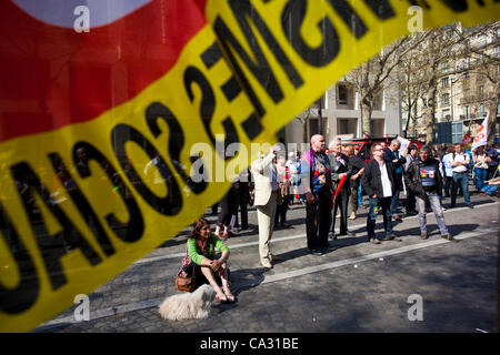 Paris, Frankreich. 29.03.2012. Bild zeigt die allgemeine Konföderation der Arbeit (CGT), einer der wichtigsten französischen Verbände der Gewerkschaften, demonstrieren gegen Kürzungen außerhalb des Gesundheitsministeriums, zentrale in Paris. Stockfoto