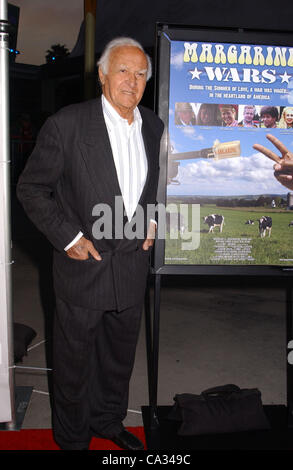 29. März 2012 - Hollywood, Kalifornien, USA - Robert Loggia besucht die Premiere der '' Margarine Wars'' am Arclight Theater in Hollywood, Ca am März 29,2012... 2012 (Kredit-Bild: © Phil Roach/Globe Photos/ZUMAPRESS.com) Stockfoto