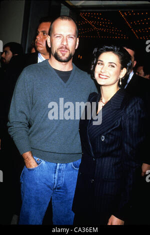 1. Januar 1992 - Hollywood, Kalifornien, US - L4487. BRUCE WILLIS & DEMI MOORE. 1992 (Kredit-Bild: © Lisa Rose/Globe Photos/ZUMAPRESS.com) Stockfoto