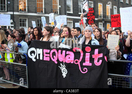 London, UK. 30. März 2012. 40 Tage für das Leben und Pro Wahl Demo bei Bpas Abtreibung Klinik in London Stockfoto