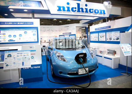 Mai 31. 2012, Tokio, Japan. Die nächste Generation der Elektrofahrzeuge im Smart Grid Exhibition and Automotive nächsten Industriemesse in Tokyo Big Site gezeigt. Die Messe zeigt die nächste Generation von Fahrzeugen und verarbeitenden Gewerbe mit Öko-Energie vom 30. Mai bis 1. Juni. Stockfoto