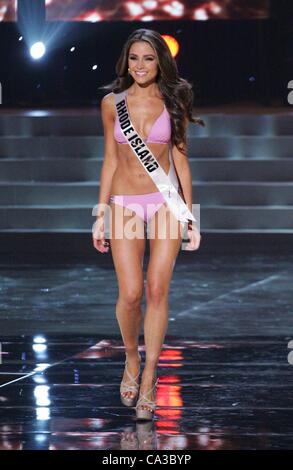 Olivia Culpo, Miss Rhode Island USA auf der Bühne für 2012 Miss USA Vorrunden - Teil 1, Planet Hollywood Theater für darstellende Künste, Las Vegas, NV 30. Mai 2012. Foto von: James Atoa/Everett Collection Stockfoto