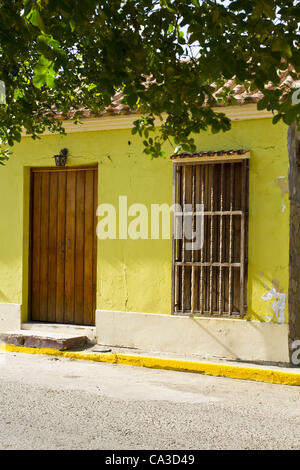 18. Mai 2012 - erklärt La Vela De Coro, Falcon, Venezuela - Kolonialhaus im historischen Zentrum, zum Weltkulturerbe von der UNESCO im Jahr 1993. La Vela de Coro, Falcon Staat, Venezuela. (Kredit-Bild: © Ricardo Ribas/ZUMAPRESS.com) Stockfoto