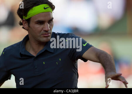 01.06.2012 Paris, Frankreich. Roger Federer in Aktion gegen Nicolas Mahut am 6. Tag der Französisch Open Tennis von Roland Garros. Stockfoto