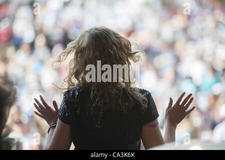 26. Mai 2012 - Aptos, CA, USA - Sängerin JOAN OSBORNE tritt am 20. jährlichen Santa Cruz Blues Festival. (Kredit-Bild: © Jerome Brunet/ZUMAPRESS.com) Stockfoto