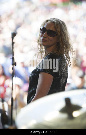 26. Mai 2012 - Aptos, CA, USA - Sängerin JOAN OSBORNE tritt am 20. jährlichen Santa Cruz Blues Festival. (Kredit-Bild: © Jerome Brunet/ZUMAPRESS.com) Stockfoto