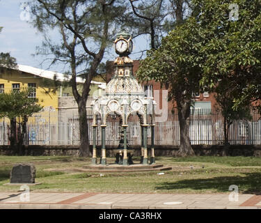 20. März 2011 - Durban, erinnert Kwa-Zulu Natal, South Africa - The Vasco Da Gama Memorial Clock in Durban, Südafrika die portugiesischen Entdecker erste Sichtung von Durban am Heiligabend, 1497. Das barocke Denkmal hat eine Statue unter dem Vordach der Samson seine Fesseln zu brechen. (Kredit-Bild: © Ar Stockfoto