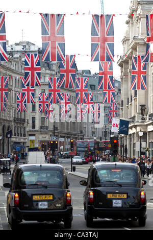 Königin Elizabeth II Diamond Jubilee, Regent Street, London, UK. 02.06.2012 zeigt Bild Regent Street Ammer für Königin Elizabeth II Diamant-Jubiläum vor der Beförderung Prozession am Montag. Stockfoto