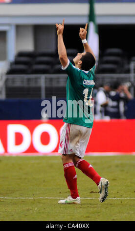 3. Juni 2012 - Arlington, Texas, USA - 3. Juni 2012. Arlington, Texas, USA. Javier Hernandez (14) von Mexiko feiert seinen Elfmeter-Tor in der ersten Hälfte als der brasilianischen Fussball Nationalmannschaft spielte die mexikanischen Fußball Nationalmannschaft im Cowboys Stadium in Arlington, Texas. Mexiko gegen Brasilien Stockfoto