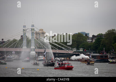 Fire Rescue Boot während der Festzug auf der Themse, Diamond Jubilee Stockfoto