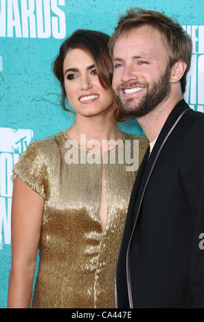 NIKKI REED & PAUL MCDONALD DEN MTV MOVIE AWARDS 2012. Anreise-LOS ANGELES-Kalifornien-USA 3. Juni 2012 Stockfoto