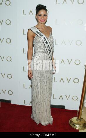 Johanna Sambucini, Miss New York USA im Ankunftsbereich für offizielle 2012 Miss USA Festzug After-Party im LAVO, LAVO Restaurant und Nachtclub The Palazzo, Las Vegas, NV 3. Juni 2012. Foto von: James Atoa/Everett Collection Stockfoto