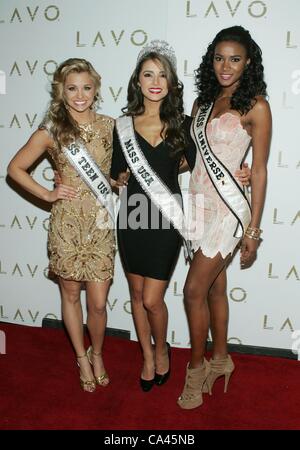 Danielle Doty (Miss Teen USA 2011), Olivia Culpo (Miss USA 2012), Leila Lopes (Miss Universe 2011) im Ankunftsbereich für offizielle 2012 Miss USA Festzug After-Party im LAVO, LAVO Restaurant und Nachtclub The Palazzo, Las Vegas, NV 3. Juni 2012. Foto von: James Atoa/Everett Collection Stockfoto