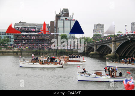 Dünkirchen kleine Schiffe, Diamond Jubilee Themse Pageant, Battersea Bridge, London, UK, Sonntag, 3. Juni 2012, feiern 60 Jahre der Herrschaft von Queen Elizabeth 2. Stockfoto