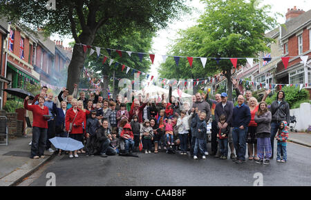 Brighton UK 5. Juni 2012 - Bewohner von Hartington Terrasse Brighton auf ihre Königinnen Diamond Jubilee Street Party heute Stockfoto