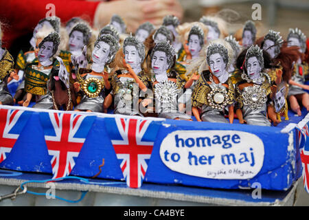 London, UK. Dienstag, 5. Juni 2012. Menschen feiern die diamantene Thronjubiläum von Königin Elizabeth II während der Feierlichkeiten in London. Bildnachweis: Paul Brown / Alamy Live News Stockfoto