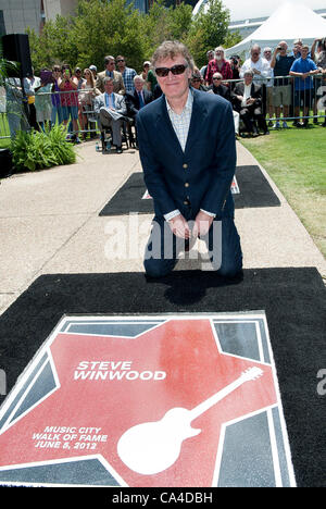 5. Juni 2012 - Nashville, Tennessee; USA - Musiker STEVE WINWOOD ist in der Music City Walk of Fame aufgenommen, die in Downtown Nashville befindet.  Copyright 2012 Jason Moore. (Kredit-Bild: © Jason Moore/ZUMAPRESS.com) Stockfoto