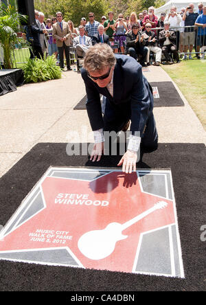 5. Juni 2012 - Nashville, Tennessee; USA - Musiker STEVE WINWOOD ist in der Music City Walk of Fame aufgenommen, die in Downtown Nashville befindet.  Copyright 2012 Jason Moore. (Kredit-Bild: © Jason Moore/ZUMAPRESS.com) Stockfoto