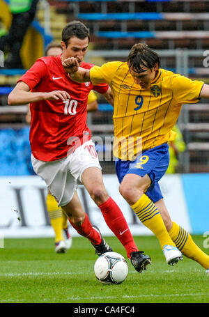 Stockholm 2012-06-05 Fußball Schweden Vs Serbia - im Bild Kim Källström und Radosav Petrovic Stockfoto