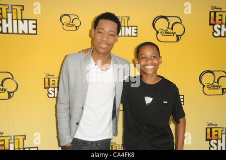 Williams, Tyrels Jackson Williams im Ankunftsbereich für LET IT SHINE Premiere, Directors Guild of America (DGA) Theater, Los Angeles, CA 5. Juni 2012. Foto von: Dee Cercone/Everett Collection Stockfoto