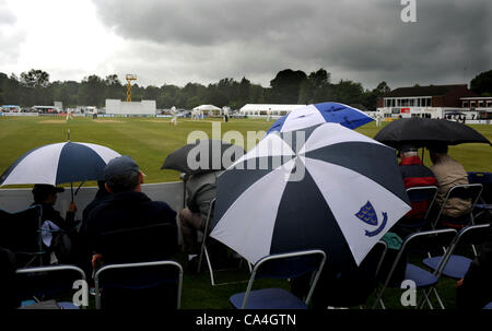 Gewitterwolken Brauen als Sussex Surrey nehmen in ihrer LV Liga 1 County Championship Cricket match Stockfoto