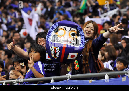 Japan-Fans (JPN), 3. Juni 2012 - Fußball / Fußball: japanische Fans jubeln in der Halbzeitpause des Spiels FIFA World Cup Brasilien asiatischen Qualifier zwischen Japan und Oman im Saitama Stadium in der Präfektur Saitama, Japan. (Foto: AFLO) Stockfoto