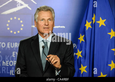 7. Juni 2012 - Brüssel, Bxl, Belgien - der ehemalige polnische Präsident Aleksander Kwasniewski während einer Pressekonferenz über die Situation in der Ukraine, im Europäischen Parlament in Brüssel am 07.06.2012 von Wiktor Dabkowski (Credit-Bild: © Wiktor Dabkowski/ZUMAPRESS.com) Stockfoto