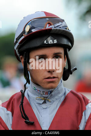 MICHAEL METCALFE JOCKEY NOTTINGHAM RACECOURSE NOTTINGHAM ENGLAND 6. Juni 2012 Stockfoto