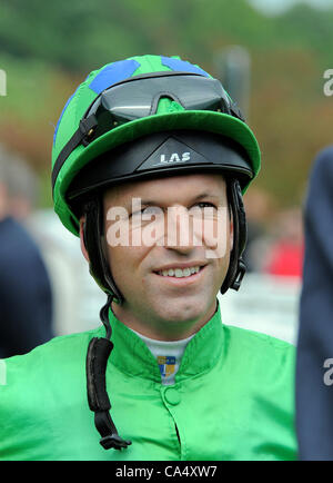 PAT DOBBS JOCKEY NOTTINGHAM RACECOURSE NOTTINGHAM ENGLAND 6. Juni 2012 Stockfoto