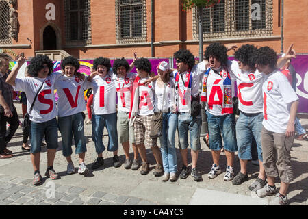Wroclaw, Polen. 8. Juni 2012. Freitag, 8. Juni 2012. Die tschechischen Fans vor der Tschechischen Republik Vs Russland Spiel für die Euro 2012. Stockfoto