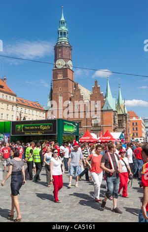 Wroclaw, Polen. Freitag, 8. Juni 2012. Die Fans in der Fanzone vor Tschechien Vs Russland Spiel für die Euro 2012. Stockfoto