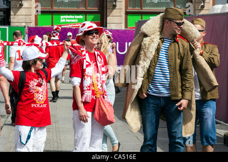 Wroclaw, Polen. Freitag, 8. Juni 2012. Die polnischen Fans in Fanzone vor Tschechien Vs Russland Spiel für die Euro 2012. Stockfoto