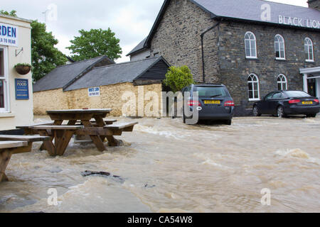 Samstag, 9. Juni 2012. Das Dorf von Wanderungen im Norden Ceredigion, stark über Nacht Sturzfluten betroffen. Wales, UK. Stockfoto