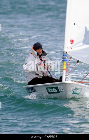 Weymouth, Großbritannien, 9. Juni 2012. GBR-Olympiamannschaft Seemann Alison Young nach dem Gewinn der Laser Radial-Klasse bei Skandia Sail für Gold 2012 Olympischen Regatta-Klassen. Stockfoto