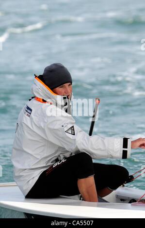 Weymouth, Großbritannien, 9. Juni 2012. GBR-Olympiamannschaft Seemann Alison Young nach dem Gewinn der Laser Radial-Klasse bei Skandia Sail für Gold 2012 Olympischen Regatta-Klassen. Stockfoto