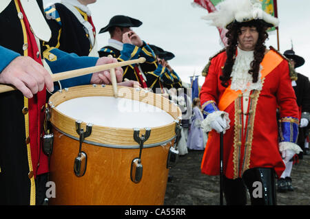 Nordirland, Carrickfergus, 06.09.2012. Die Landung von König William der Orange in Carrickfergus 1690 ist während der Carrick Festzug nachgestellt. Stockfoto