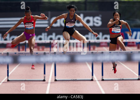 T'Erea Brown (USA) - L - R, 400-Meter-Hürdenlauf der Frauen zu gewinnen, Kaliese Spencer (JAM) 2. und 3. Platz Königin Harrison bei NYC Grand Prix 2012, Icahn Stadium Randalls Island, New York Stockfoto