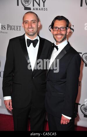 Tom Edden, Gast bei der Ankunft für die 66th Annual Tony Awards - Ankünfte, Beacon Theatre, New York, NY 10. Juni 2012. Foto von: Gregorio T. Binuya/Everett Collection Stockfoto