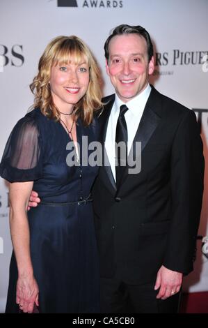 Gast, Jeremy Shamos im Ankunftsbereich für die 66th Annual Tony Awards - Ankünfte, Beacon Theatre, New York, NY 10. Juni 2012. Foto von: Gregorio T. Binuya/Everett Collection Stockfoto