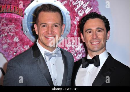 Gast, Christopher Gattelli im Ankunftsbereich für die 66th Annual Tony Awards - Ankünfte, Beacon Theatre, New York, NY 10. Juni 2012. Foto von: Gregorio T. Binuya/Everett Collection Stockfoto