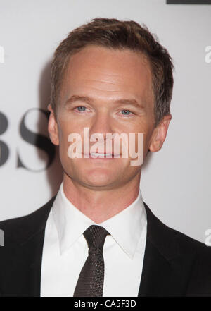 10. Juni 2012 - New York, New York, US - Schauspieler NEIL PATRICK HARRIS besucht die 66th Annual Tony Awards im The Beacon Theater statt. (Bild Kredit: Nancy Kaszerman/ZUMAPRESS.com ©) Stockfoto