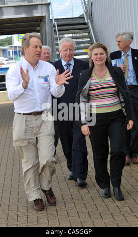 Die Rt Hon Justine Greening, MP Secretary Of State for Transport bei einem Besuch der Feststellung in Weymouth and Portland National Sailing Academy vor London 2012-Segel-Events. Sie traf mit Dorset County Transport Beamten während sie dort war.  BILD VON: DORSET MEDIENDIENST Stockfoto