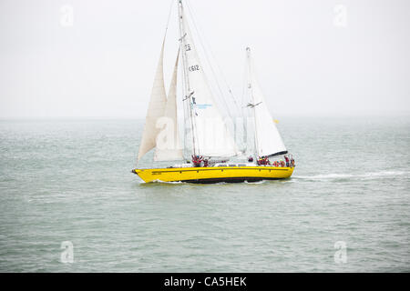 James Cook, 21m Stahl Segelschiff 1987 erbaut. Sie ist auf dem Weg von Southend, Essex nach Portland, Dorset, Großbritannien gezeigt. Stockfoto