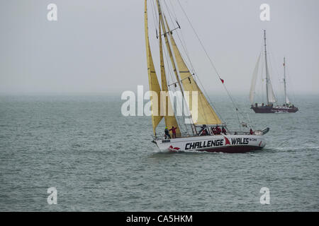 Die 22m Stahl geschält Segelschiff, Herausforderung Wales racing aus Southend, Essex nach Portland, Dorset Teil des ASTO kleine Schiffe Rennen. Stockfoto