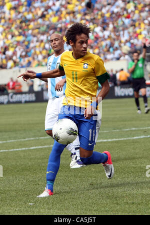 09.06.2012. New Jersey, USA.  Neymar (11) von Brasilien in einem internationalen Freundschaftsspiel gegen Argentinien im Metlife Stadium in East Rutherford, New Jersey. Argentinien gewann 4: 3. Stockfoto