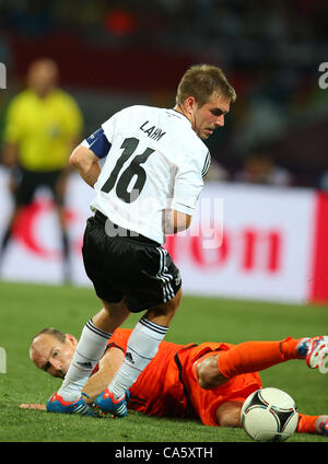 ARJEN ROBBEN & PHILIPP LAHM HOLLAND gegen Deutschland EURO 2012 METALIST Stadion Charkow UKRAINE UKRAINE 13. Juni 2012 Stockfoto