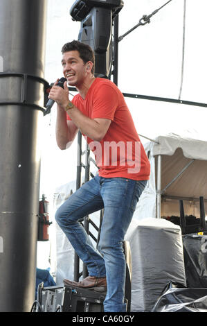 11. Juni 2012 - Raleigh, North Carolina, US - Sänger ANDY Grammatik die live im Raleigh Amphitheater. (Kredit-Bild: © Tina Fultz/ZUMAPRESS.com) Stockfoto