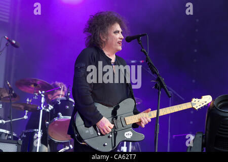 11. Juni 2012 - Moskau, Russland - Juni 11,2012. Englische alternative-Rock-band The Cure beim Maxidrom Music Festival in Moskau, Russland. Im Bild: die Band-Frontman Robert Smith (Credit-Bild: © PhotoXpress/ZUMAPRESS.com) Stockfoto