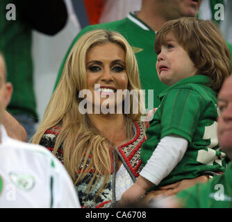 CLAUDINE PALMER & ROBERT RONAN ROBBIE KEANES Frau & Sohn ARENA GDANSK GDANSK Polen 14. Juni 2012 Stockfoto